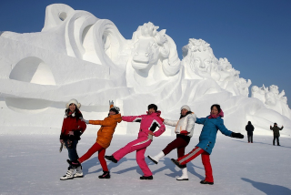 Illustration for article titled China's winter wonderland is filled with incredible ice sculptures